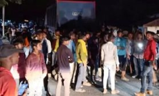 ट्रक ने बाइक सवारों को रौंदा, दर्दनाक हादसे में 3 साल के मास... - CG Sandesh