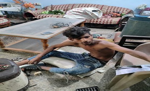 चोरी करने के बाद ड्राइंग रूम में AC चलाकर रातभर सोता रहा चोर... - CG Sandesh