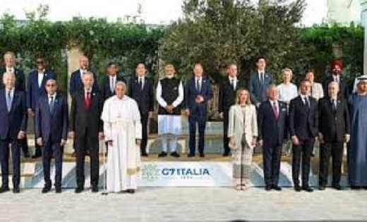 शिखर सम्मेलन की फैमिली फोटो में बीच मंच पर नजर आए PM मोदी, ब... - CG Sandesh