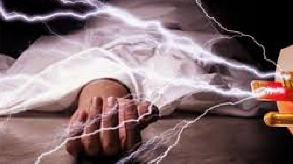 सरायपाली : लकड़ी बीनने गई बुजुर्ग महिला की करंट से मौत, खेत म... - CG Sandesh