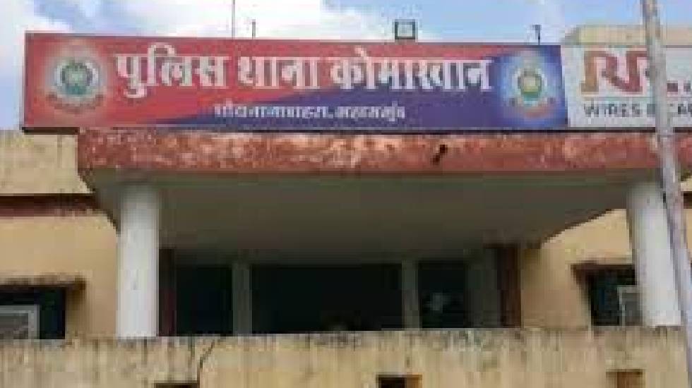 कोमाखान : शराब दुकान के पास धारदार हथियार लेकर लोगों को डरान... - CG Sandesh