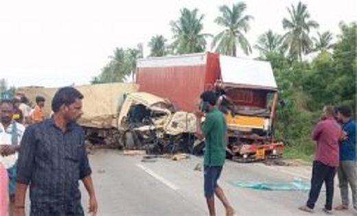 आंध्र प्रदेश: ओवरटेक करने की कोशिश में ट्रक ने ट्रैक्टर को म... - CG Sandesh