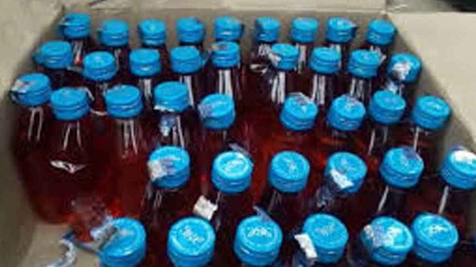महासमुंद : संजय गार्डन के पीछे देशी प्लेन शराब बेचने वाला गि... - CG Sandesh