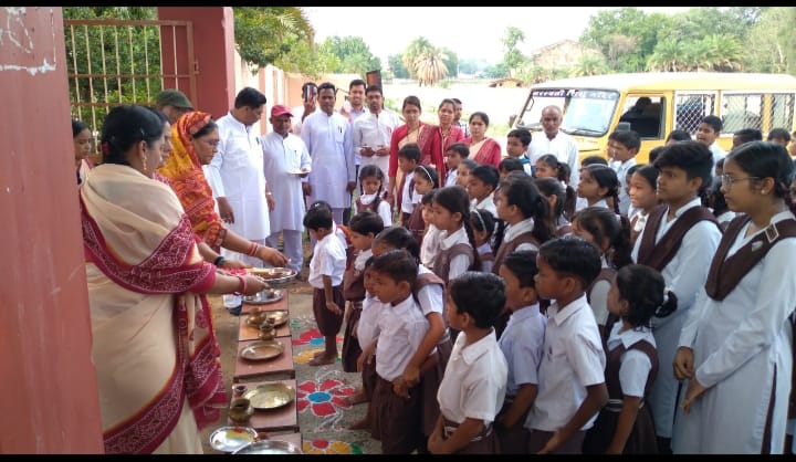 बागबाहरा : सरस्वती शिशु मंदिर उच्च माध्यमिक विद्यालय में शाल... - CG Sandesh