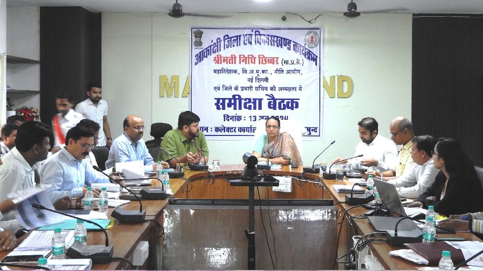 महासमुंद : नीति आयोग की महानिदेशक एवं ज़िला प्रभारी सचिव निधि... - CG Sandesh