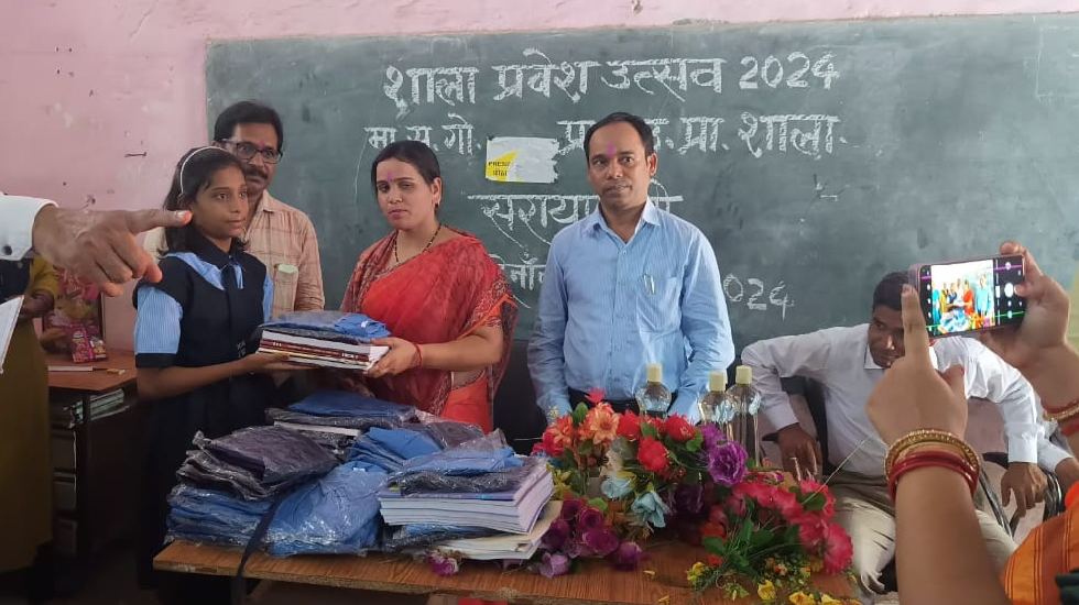 सरायपाली : माधव राव सदाशिवराव गोलवलकर इंग्लिश मीडियम स्कूल म... - CG Sandesh