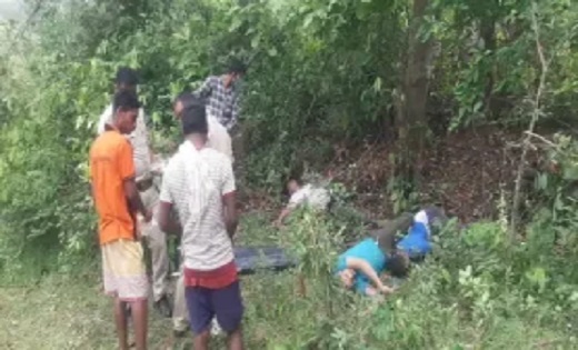 बाइक में ट्रिपल सवारी घूमना पड़ा महंगा,तीन दोस्तों की गाडी अन... - CG Sandesh