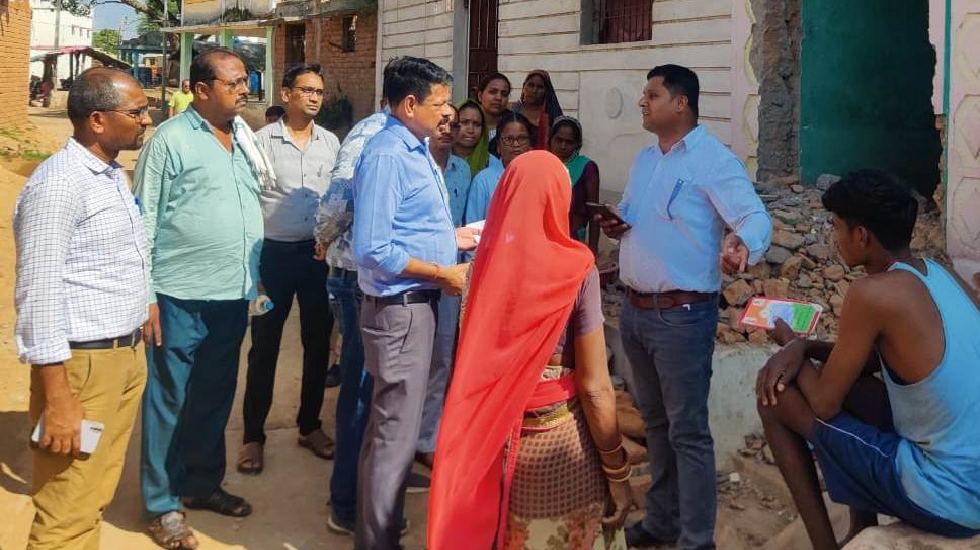 महासमुंद : एसडीएम उमेश साहू ने कुष्ठ सर्वेक्षण का किया निरीक... - CG Sandesh