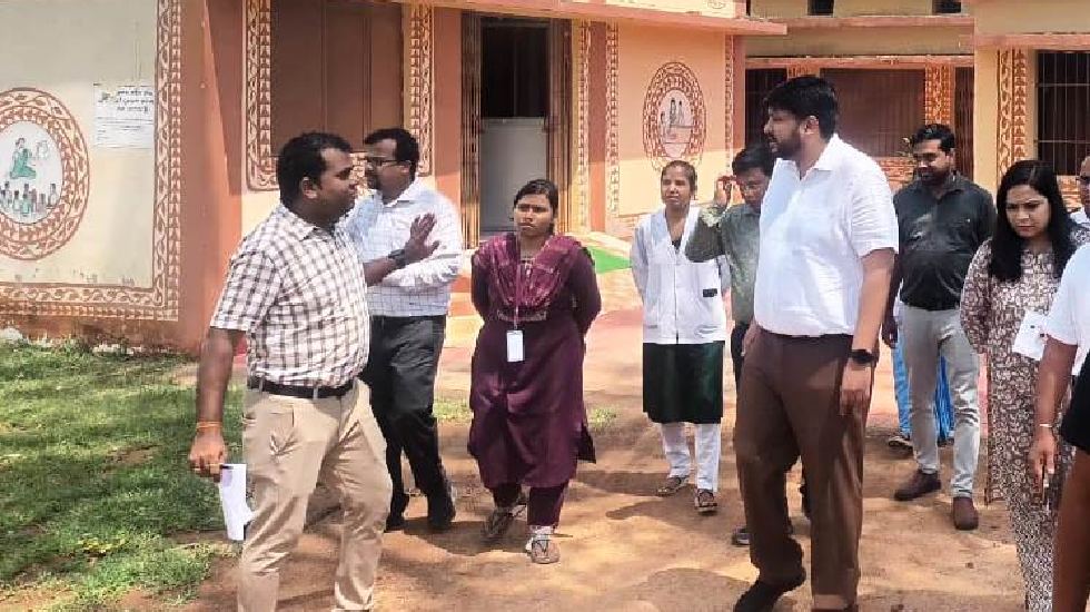 पिथौरा : कलेक्टर ने सोनासिल्ली, दुरूगपाली एवं मेमरा उप स्वास... - CG Sandesh