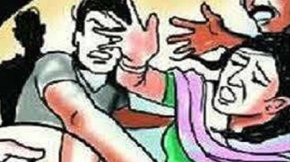 सरायपाली : खेत में मेड़ देने की बात को लेकर पति पत्नी से मारप... - CG Sandesh