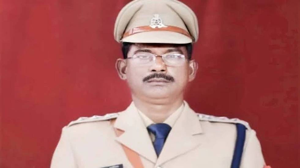 प्रेमिका के चक्कर में डिमोशन.... डीएसपी से बन गए सिपाही, सुर... - CG Sandesh