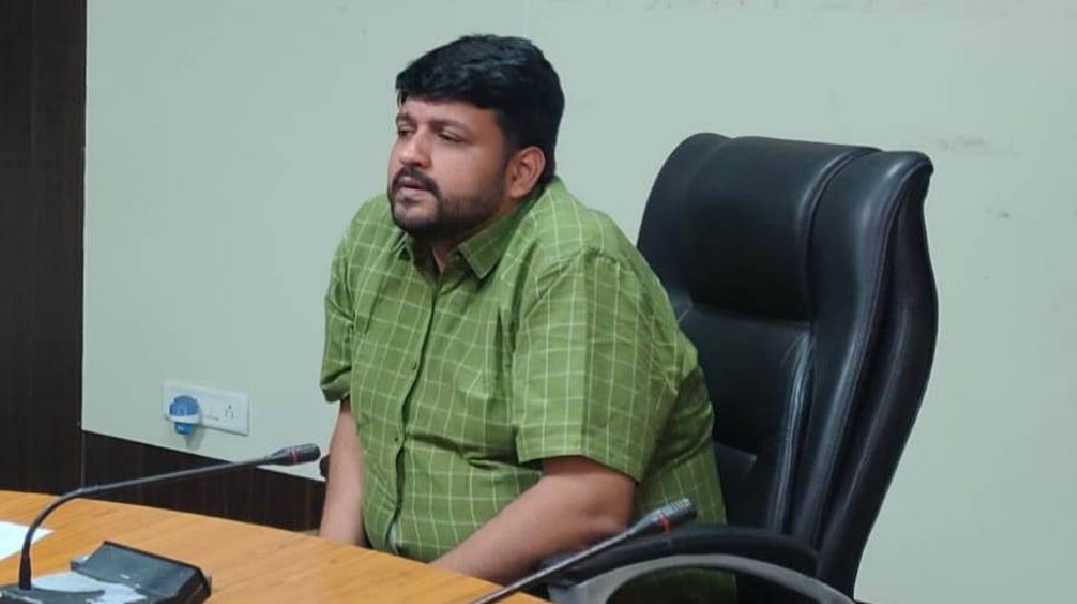 महासमुंद : सभी स्कूलों में शाला प्रवेशोत्सव मनाया जाए - कलेक... - CG Sandesh
