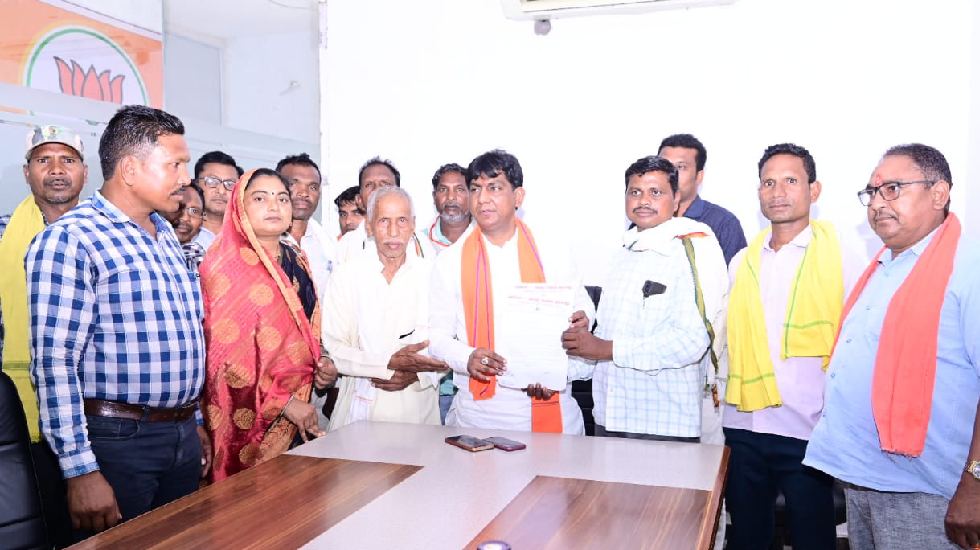 महासमुंद : विधायक जनदर्शन में मांगों का अम्बार, रोज दो घंटे ... - CG Sandesh