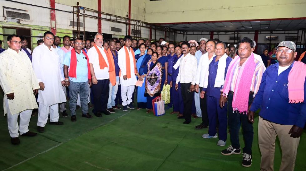 महासमुंद : कोटवार संघ के सम्मेलन में शामिल हुए विधायक योगेश्... - CG Sandesh