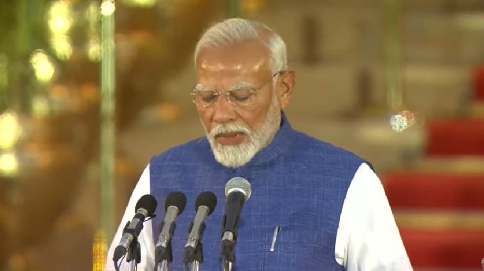 नरेन्द्र मोदी ने ली प्रधानमंत्री पद की शपथ...राष्ट्रपति ने द... - CG Sandesh