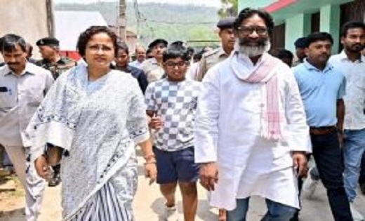 5 महीने बाद जेल से बाहर निकले हेमंत सोरेन, कार्यकर्ताओं में ... - CG Sandesh