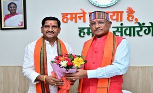 मुख्यमंत्री विष्णु देव साय से केंद्रीय राज्यमंत्री तोखन साहू ने की मुलाकात,सीएम ने दी शुभकामनाएं