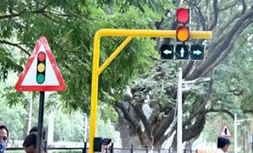 दोपहिया वाहन चालकों को मिली राहत...दोपहर 12 से 4 बजे तक ट्रैफिक सिग्नल फ्री