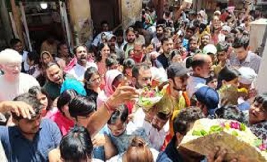निर्जला एकादशी पर ठाकुर बांकेबिहारी के दर्शन को उमड़ी भीड़, ... - CG Sandesh