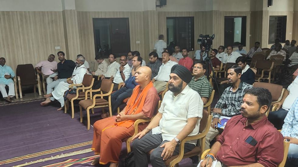 वैश्विक बाजारवादी शक्तियों से रहना होगा सावधान - CG Sandesh