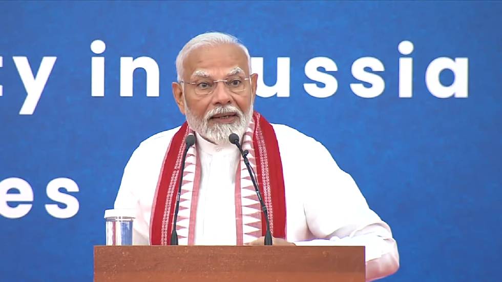 प्रधानमंत्री मोदी रूस में कर रहे संबोधित, देखें लाइव - CG Sandesh