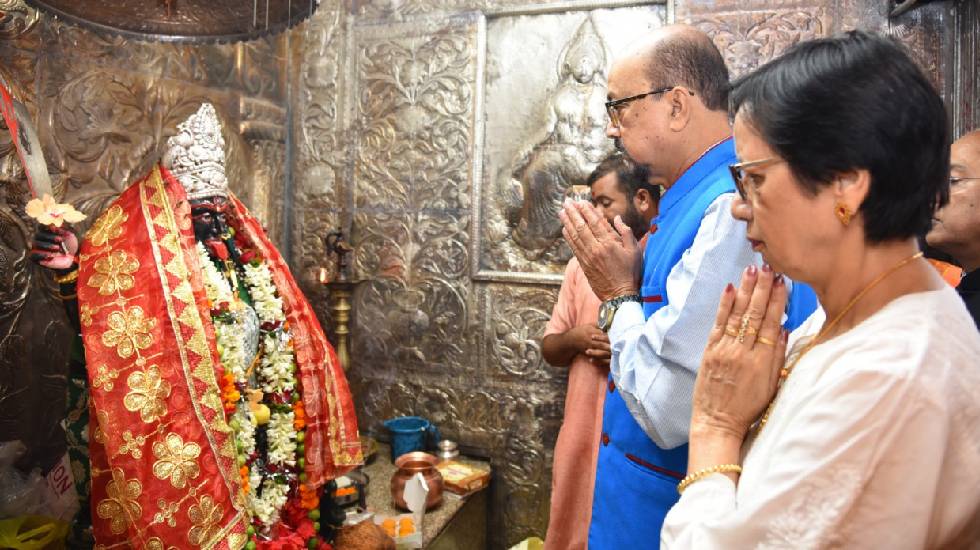 मनोनीत राज्यपाल रामेन डेका ने मां काली से लिया आशीर्वाद - CG Sandesh