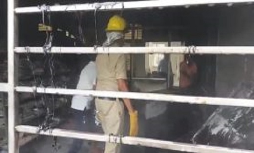 बलरामपुर में खनिज शाखा में लगी आग, कई अहम् फाइलें जलकर हुई ख... - CG Sandesh