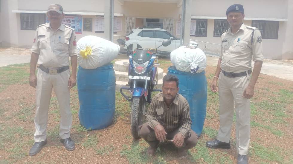 कोमाखान : 4 लाख 50 हजार के गांजे के साथ आरोपी गिरफ्तार