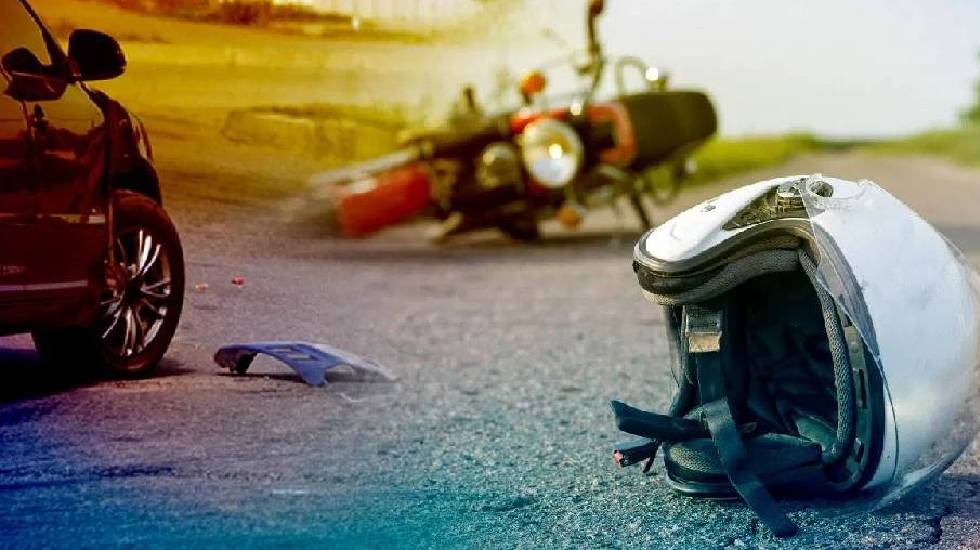 बागबाहरा : कार की ठोकर से बाइक सवार दो लोग घायल - CG Sandesh