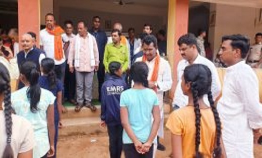एकलव्य आवासीय विद्यालय में अव्यवस्थाओं को लेकर विधायक रोहित ... - CG Sandesh