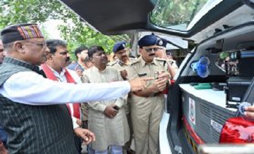 छत्तीसगढ़ में सड़क दुर्घटनाओं के प्रभावी नियंत्रण में मददगार होंगे इंटरसेप्टर वाहन : सीएम साय