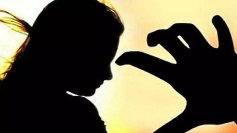 सांकरा : महिला कर्मचारी से छेड़छाड़ के आरोप में शासकीय कर्मचार... - CG Sandesh