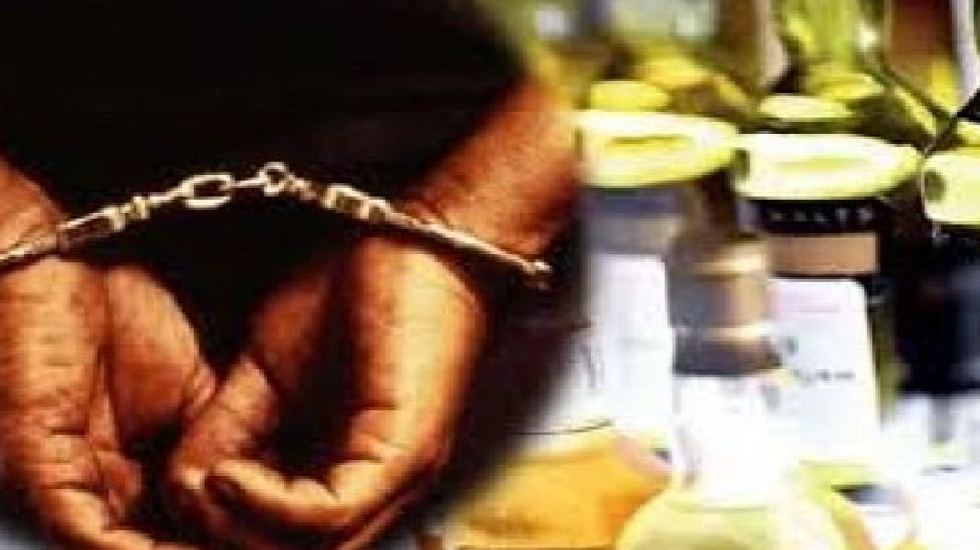 पटेवा : 4 लीटर देशी महुआ शराब के साथ आरोपी गिरफ्तार. - CG Sandesh