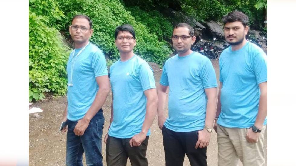 एक आदमी एक वृक्ष सुनहरा हो भविष्य के थीम पर पेड़ लगाओ पर्याव... - CG Sandesh