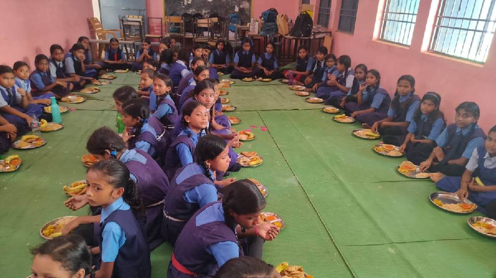 सरायपली : शिक्षिका निषाद खान ने दिया न्योता भोज - CG Sandesh
