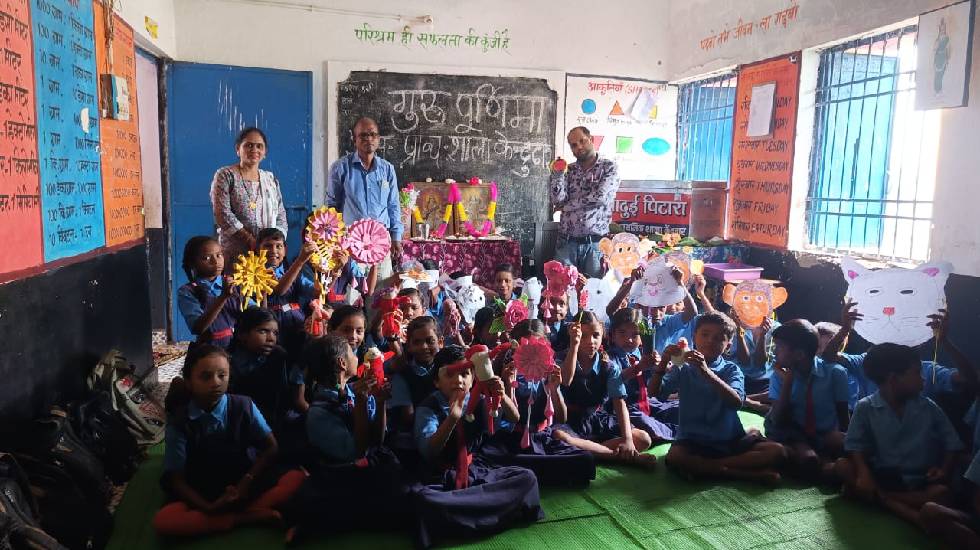 सरायपाली अंचल के अनेक स्कूलों में गुरु पूर्णिमा उत्सव मनाया ... - CG Sandesh