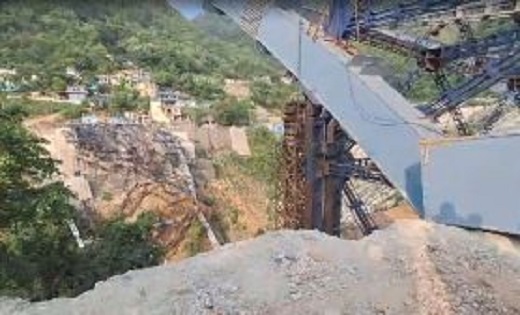 बड़ा हादसा ,70 करोड़ की लागत से बन रहा पहला सिग्नेचर ब्रिज ध्... - CG Sandesh