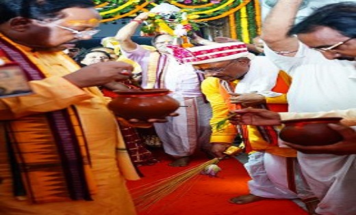 मुख्यमंत्री विष्णु देव साय भगवान जगन्नाथ की रथ यात्रा में हुए शामिल, छेरापहरा की रस्म अदा कर मांगा प्रदेशवासियों के लिए आशीर्वाद