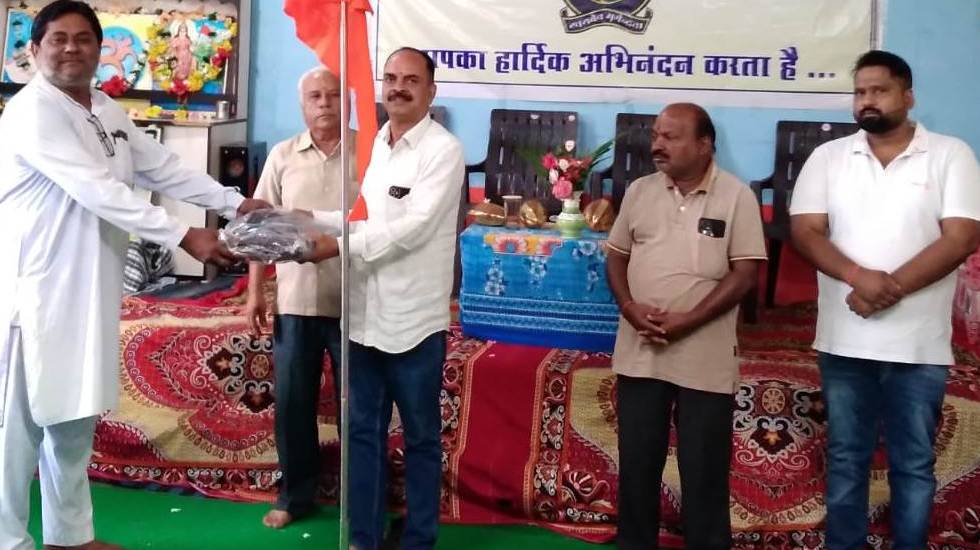 बागबाहरा: सरस्वती शिशु मंदिर उ मा विद्यालय में गुरु पूर्णिमा... - CG Sandesh