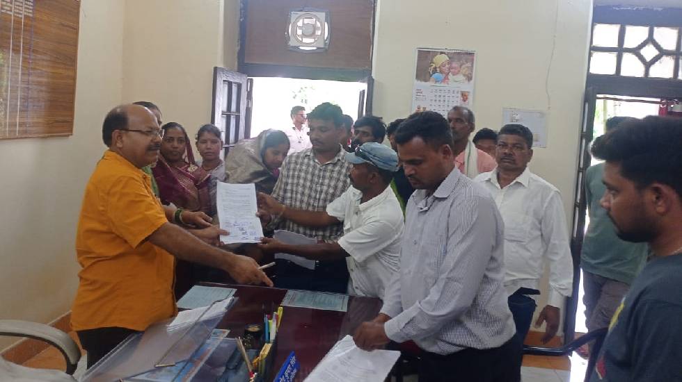 केते एक्सटेंशन परियोजना के समर्थन में कलेक्टर को सौंपा ज्ञाप... - CG Sandesh