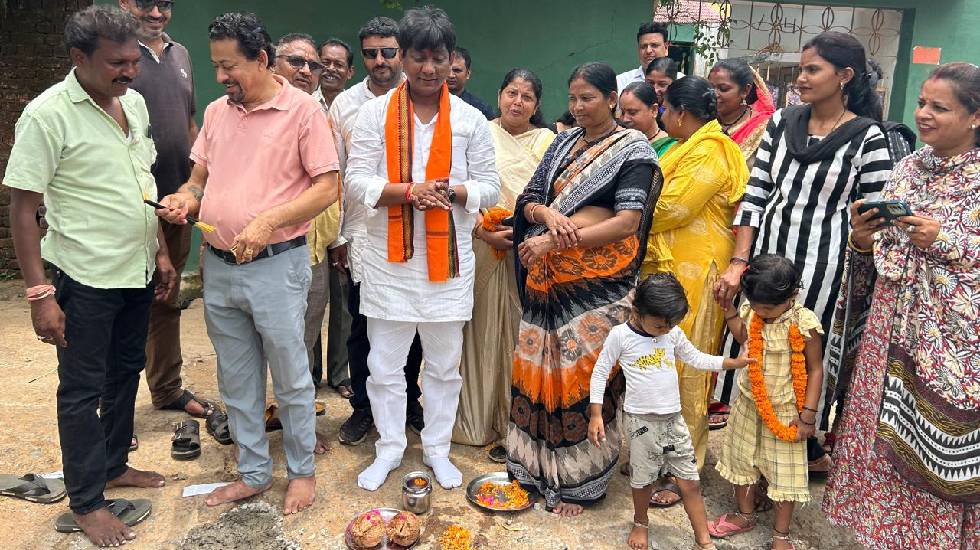 महासमुंद : विधायक ने किया सीसी रोड का भूमिपूजन - CG Sandesh