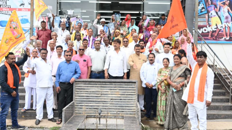 महासमुंद : श्री रामलला दर्शन के लिए अयोध्या धाम रवाना हुए ती... - CG Sandesh