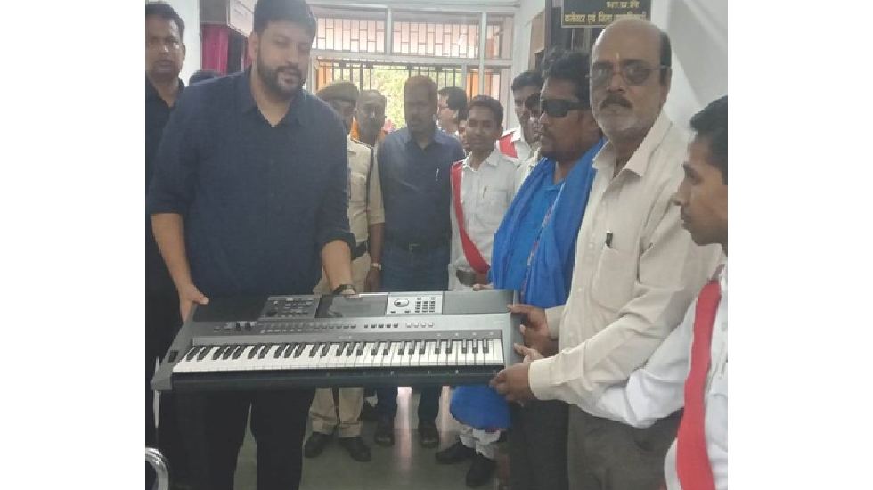 महासमुंद : दृष्टिबाधित दिव्यांग काशीराम के आवेदन पर त्वरित क... - CG Sandesh