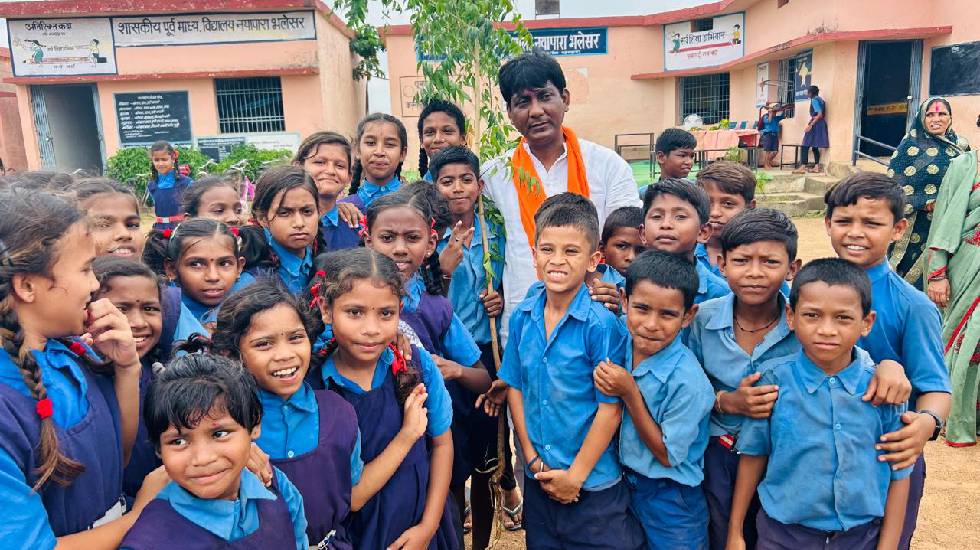 महासमुंद : स्कूली जीवन में प्राप्त शिक्षा होती है सम्पूर्ण ज... - CG Sandesh