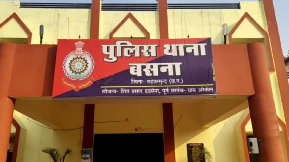 बसना : दुधीपाली से करीब 8 लीटर महुआ शराब जप्त - CG Sandesh