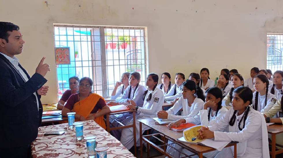 महासमुंद : जनसंख्या वृद्धि के कारण होने वाले समस्याओं तथा उन... - CG Sandesh