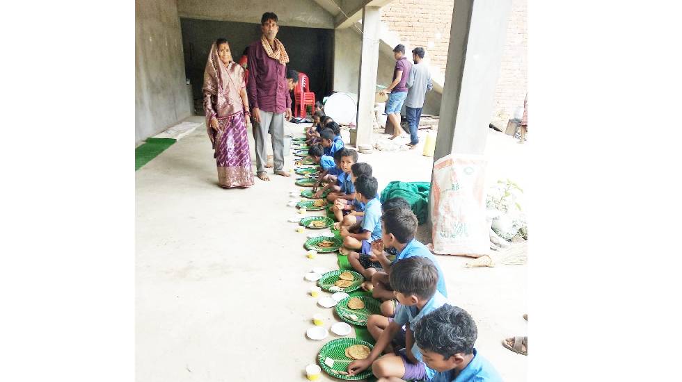सरायपाली : शासकीय प्राथमिक शाला सिरशोभा में न्योता भोज का आय... - CG Sandesh