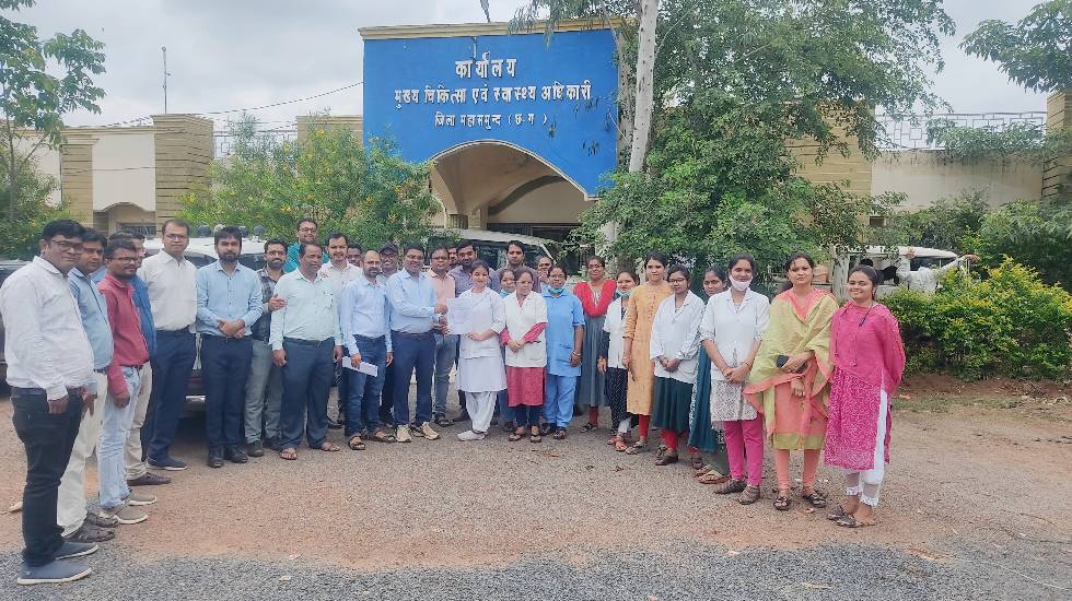 महासमुंद : संविदा स्वास्थ्य कर्मचारी दो दिवसीय हड़ताल पर - CG Sandesh