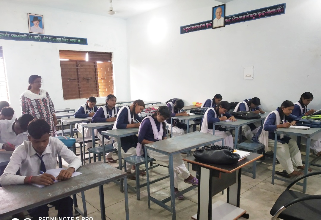 सरायपाली : विकासखंड के हाई स्कूल एवं हायर सेकेंडरी स्कूलों म... - CG Sandesh