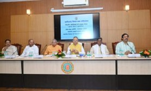 संसदीय व्यवस्था में वित्तीय समितियों की भूमिका अहम : रमन सिंह